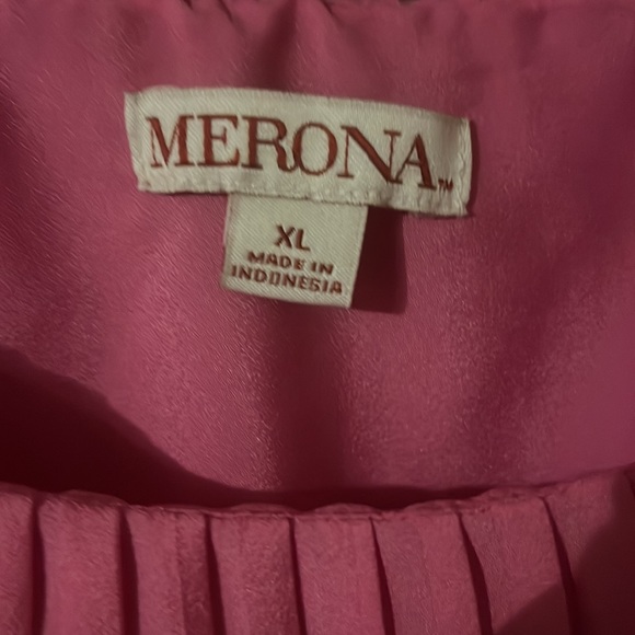 Pleated dress - Picture 9 of 10